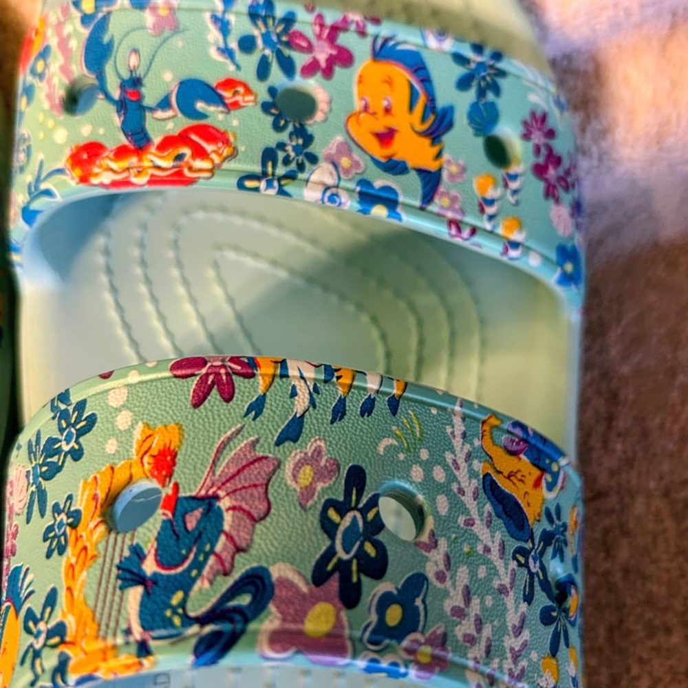 Crocs Disney Little Mermaid slide Sandals Aqua
Women’s Size 9 - Picture 5 of 5